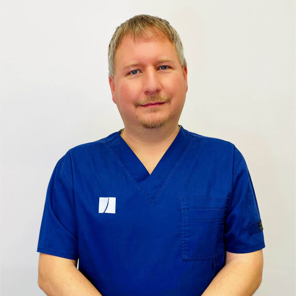 PHAEYDE Clinic Bratislava - Transplantácia vlasov -  Dr. András Lendvai